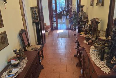 Casă cu 4 camere în Central