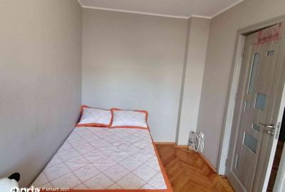 Apartament cu 3 camere semidecomandat în Micro 38 - 3