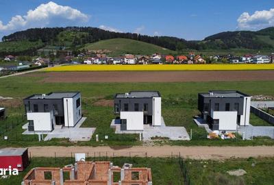 Casă cu 5 camere cu Teren 500 Mp în Sânpetru - 2