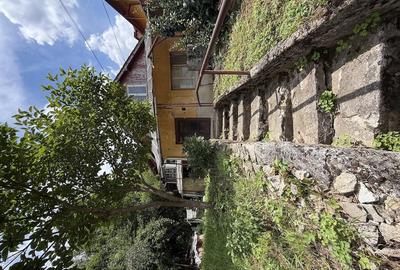 Casă cu Teren 1352 Mp în Central