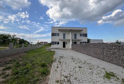 Duplex cu 3 camere cu Canalizare în Cristian - 3