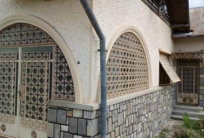 Casă cu 4 camere în Ghirdoveni