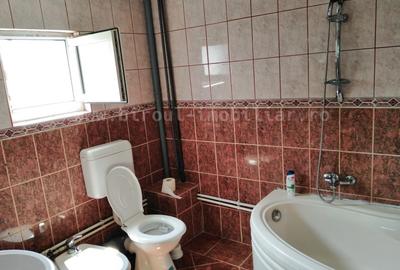 Casă individuală cu 7 camere cu Canalizare în Km 4-5 - 10