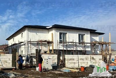 Casă individuală cu 4 camere cu Canalizare în Central - 1