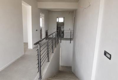 Casă cu 7 camere cu Teren 560 Mp în Tărtășești - 4