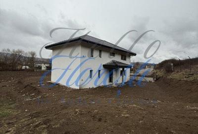 Casă cu 4 camere cu Teren 600 Mp în Gruia