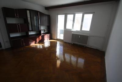Apartament cu 3 camere decomandat, mobilat în Girocului