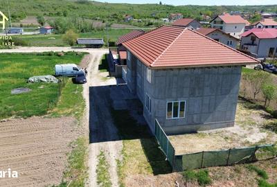 Casă cu 4 camere cu Teren 220 Mp în Central