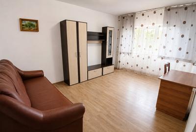 Apartament cu 2 camere decomandat, mobilat în Podul de Fier