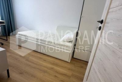 Apartament cu 3 camere semidecomandat în Central - 1