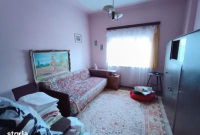 Casă cu 3 camere cu Teren 250 Mp în Central - 1