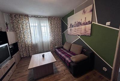 Apartament cu 2 camere decomandat, mobilat în Tei
