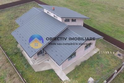 Casă cu 4 camere cu Teren 700 Mp în Dumbrava Roșie