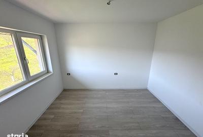 Casă cu 4 camere cu Teren 150 Mp în Tomești