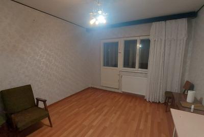 Apartament cu 3 camere decomandat în - 4