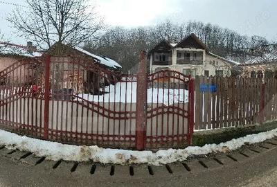 Casă cu 4 camere în Gura Foii