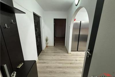 Apartament cu 4 camere decomandat în Obor