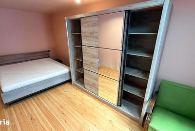 Apartament cu 3 camere semidecomandat în Central