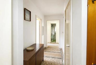 Apartament cu 3 camere decomandat în Central