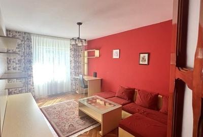 Apartament cu 3 camere decomandat în Nicolina
