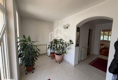 Casă cu 4 camere decomandat în Teiu