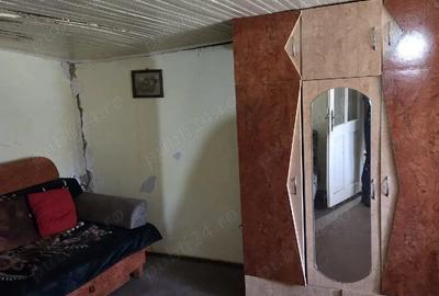 Casă cu 2 camere cu Teren 3500 Mp în Crasna