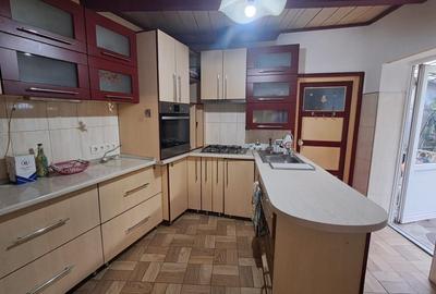 Casă individuală cu 6 camere cu Teren 580 Mp în Central - 9