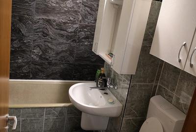 Apartament cu 3 camere decomandat în Girocului