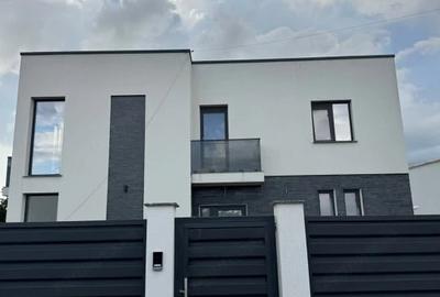 Casă cu Teren 450 Mp în Central
