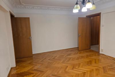 Apartament cu 3 camere semidecomandat, mobilat în Cotroceni