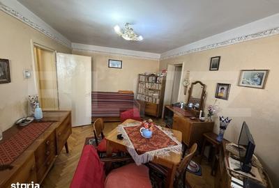 Apartament cu 3 camere semidecomandat în Central