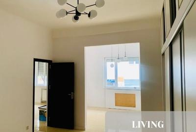Apartament cu 3 camere semidecomandat în Universitate