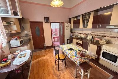 Apartament cu 4 camere semidecomandat în Central - 12
