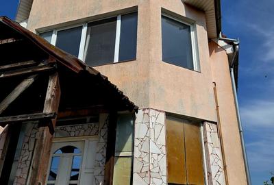 Casă cu 4 camere decomandat în Central - 2