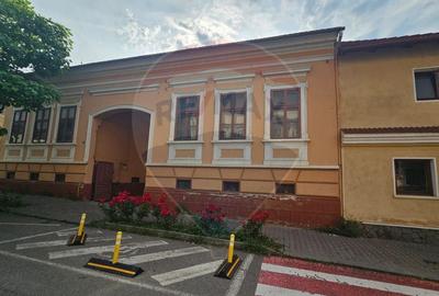 Casă individuală cu 10 camere cu Garaj în Ultracentral - 3
