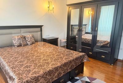 Apartament cu 3 camere semidecomandat, mobilat în Central