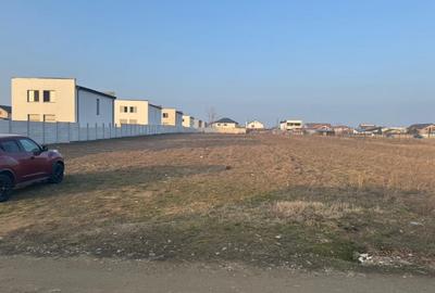 Teren de 300 mp, în Albești