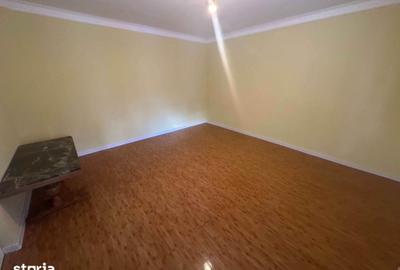 Casă cu 3 camere cu Teren 220 Mp în Central