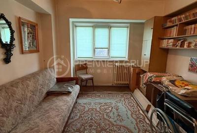 Apartament cu 4 camere decomandat în Bd. Independenței - 6
