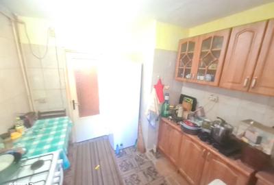 Apartament cu 3 camere semidecomandat în Cornișa