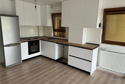 Apartament cu 3 camere semidecomandat în Giroc