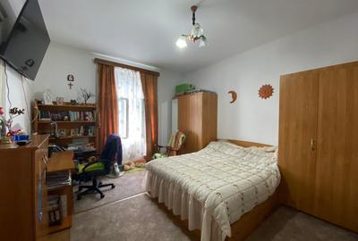Apartament cu 4 camere decomandat în Orașul de Jos - 2