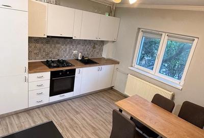 Apartament cu 3 camere decomandat în Nerva Traian