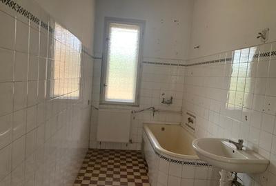 Casă cu 7 camere cu Teren 638 Mp în Bălcescu - 2