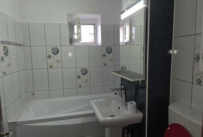 Apartament cu 3 camere decomandat în Frații Golești - 1