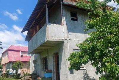 Casă cu 8 camere cu Teren 884 Mp în Central - 11