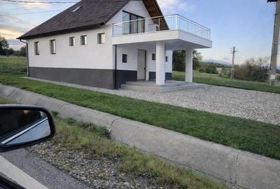 Casă cu 4 camere în Șinteu - 2