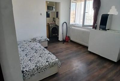 Garsonieră decomandată în Balta Albă