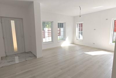 Casă cu 4 camere cu Teren 450 Mp în Miroslava