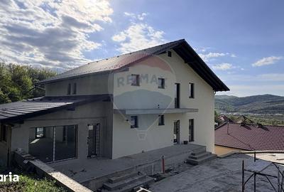 Casă cu 6 camere cu Teren 822 Mp în Central - 16